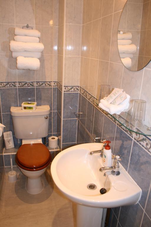 Bridge House B&B Челтнъм Екстериор снимка